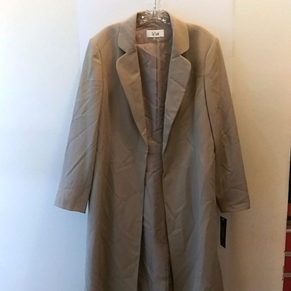 NWT LE SUIT Women's Plus Size 16 Long Blazer Coat.